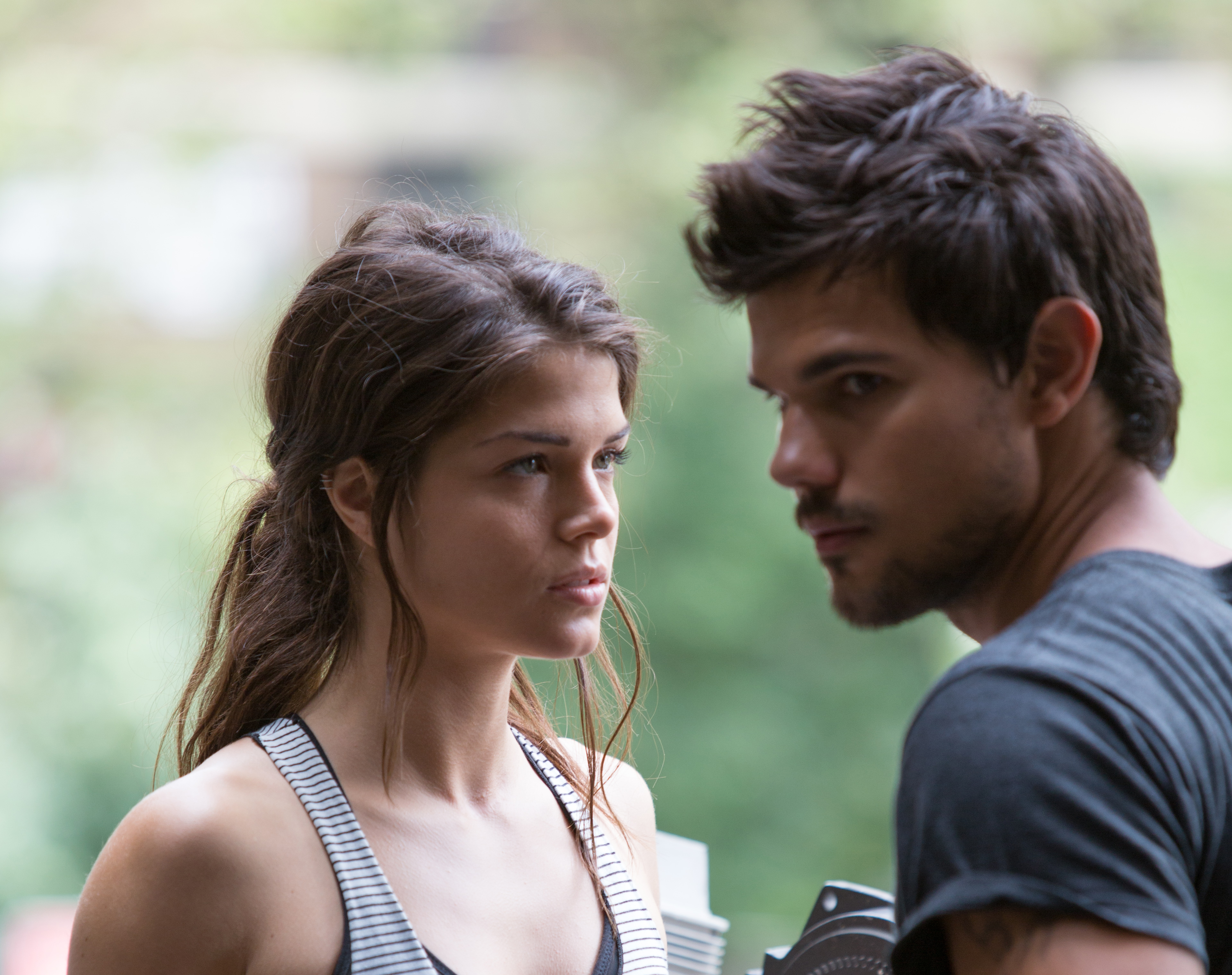 Marie avgeropoulos and taylor lautner